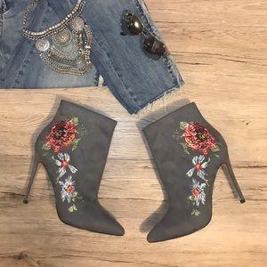 NEW Bebe Delonix Embroidered Floral Booties, size 9